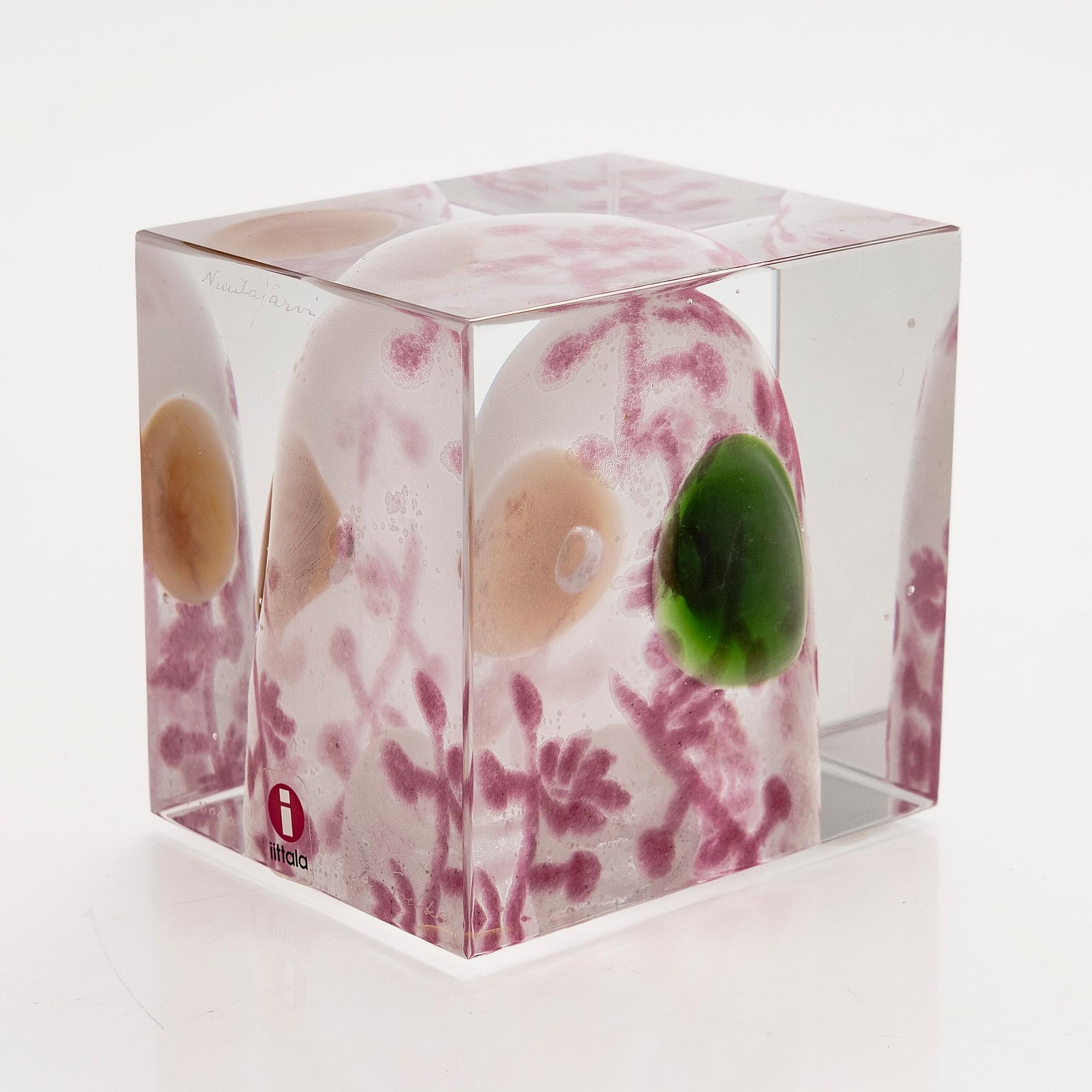 Oiva Toikka, an annual glass cube, signed Oiva Toikka, Nuutajärvi 2008 and numbered 213/2000.