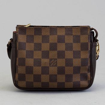 LOUIS VUITTON, a Damier Ebène hand bag.