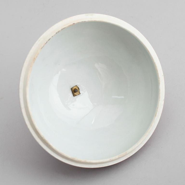 LOCKURNA, porslin, Imari, 1900-talets första hälft.