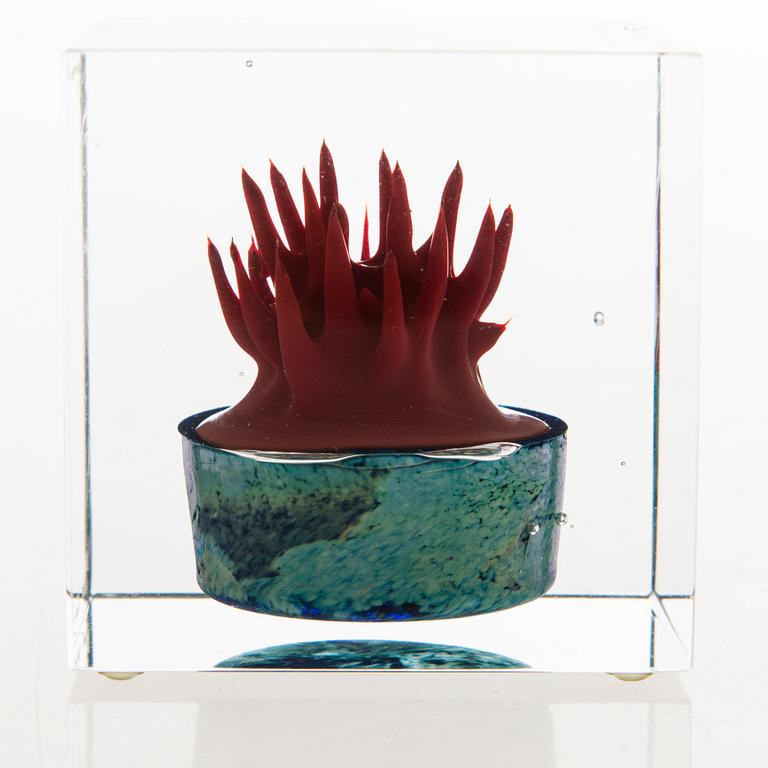 OIVA TOIKKA, An annual cube signed Oiva Toikka Nuutajärvi 1991 and numbered 82/2000.