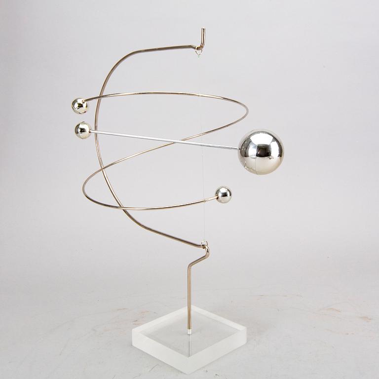 Anni & Bent Knudsen, skulptur/mobil osignerad.