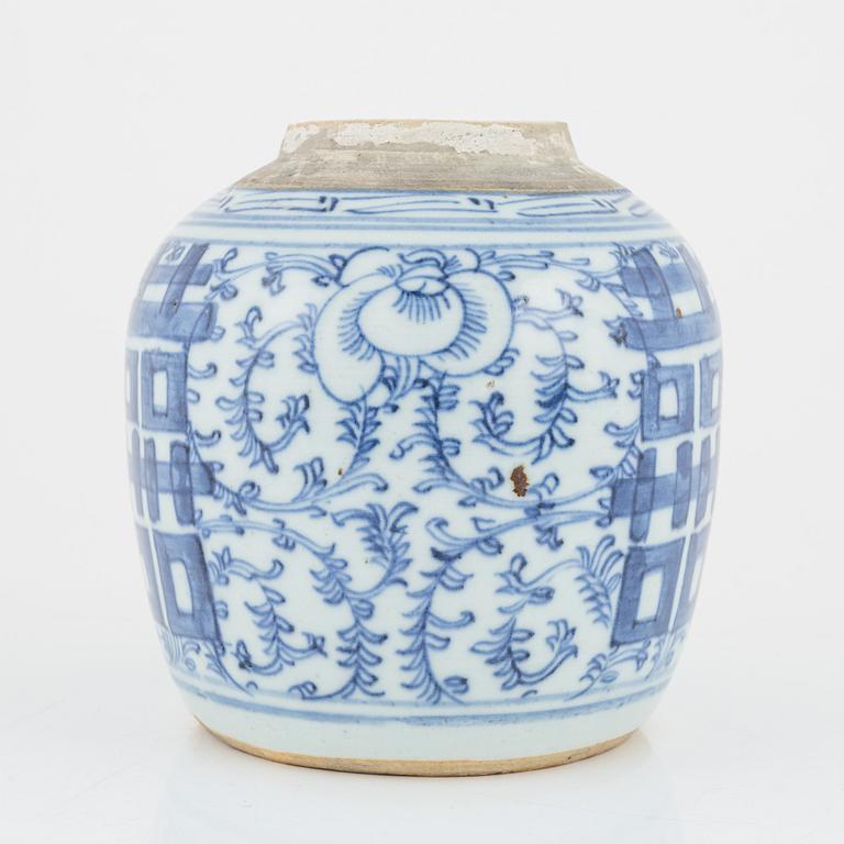 A blue and white serving dish, Qianlong (1736-95) and a blur and white ginger jar, China, 19th century.