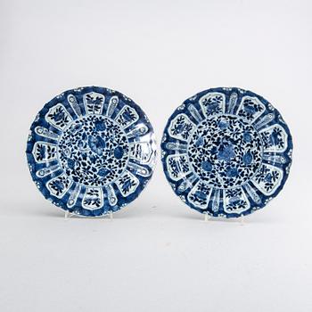 A set of two Chinese Kangxi porcelain plates.