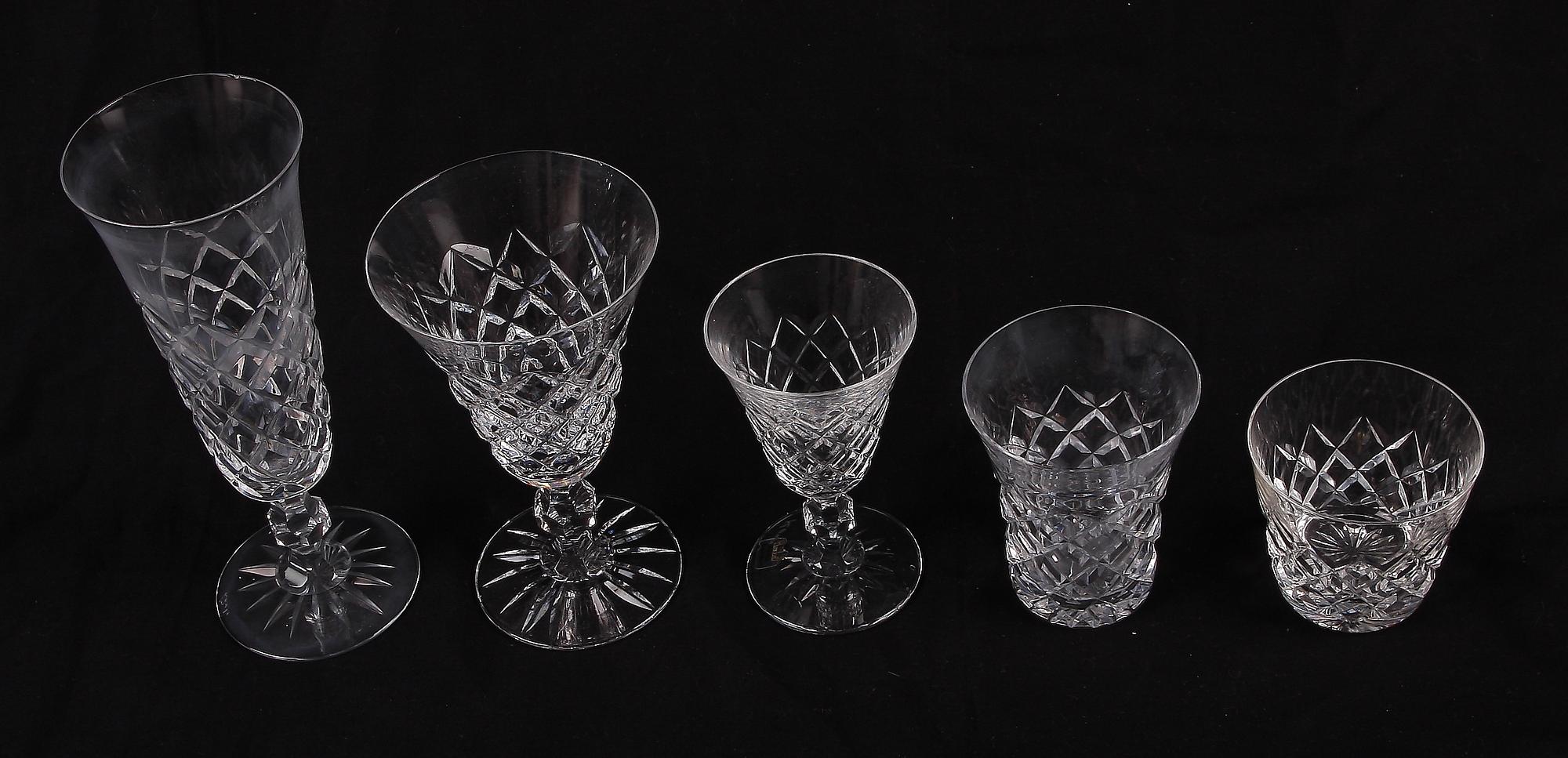 GLASSERVIS, 58 delar. Kosta.