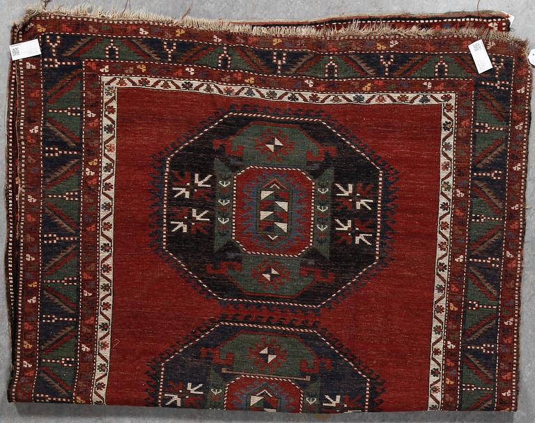 MATTA, sannolikt Kazak, old, ca 242x161 cm.