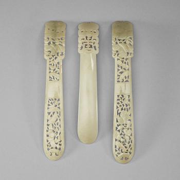 Three pale celadon carved nephrite hair adornments, late Qing dynasty (1644-1912).