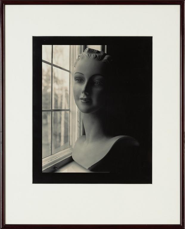 Gunnar Smoliansky, photograph signed and dated -81 verso.