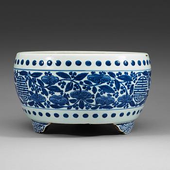 11. A large blue and white censer, Qing dynasty, Kangxis six character mark (1662-1722).