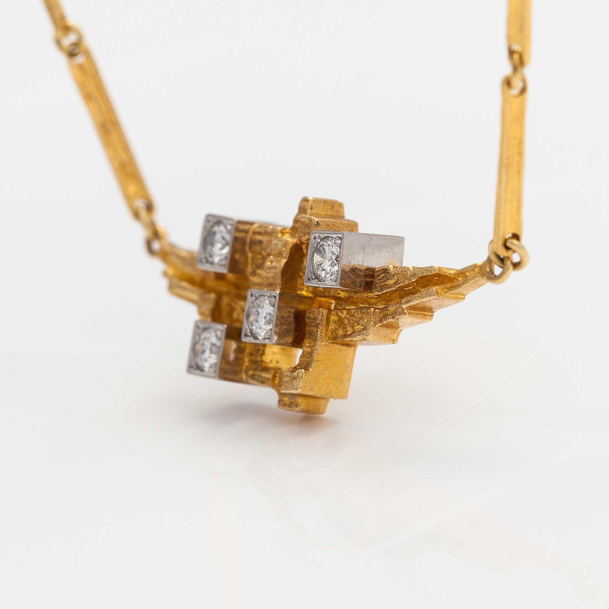 Björn Weckström, An 18K gold necklace "Pointy mountains" with brilliant-cut diamonds ca. 0.25 ct in total. Lapponia 1983.