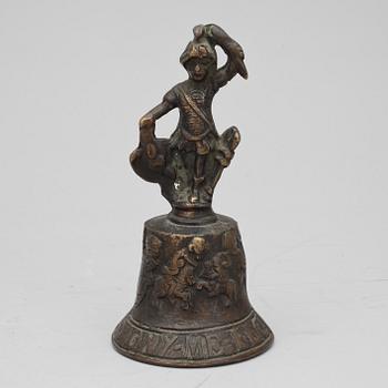 BORDSPINGLA, brons, 1900-talets första hälft.