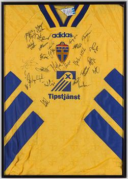 LANDSLAGSTRÖJA, Sveriges fotbollslandslag, herrar, med autografer, 1994.