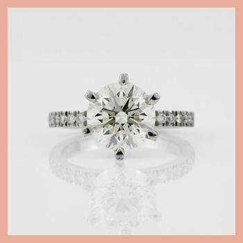 RING med briljantslipad diamant cirka 2.00 ct, kvalitet ca K-L/VS, briljantslipade diamanter på ringskena.