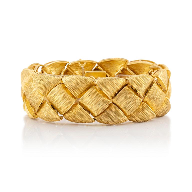 An 18K gold bracelet by Henry Dunay.