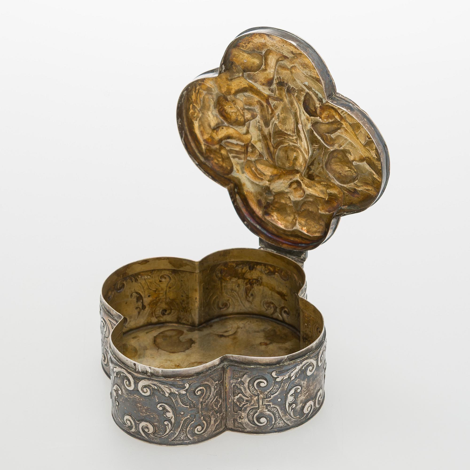 Breidenstein & Renaud, box with lid, silver, Frankfurt circa 1900.