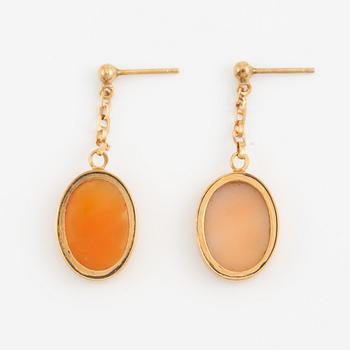 Two pairs of earrings and a ring, 18K gold and shell cameo.