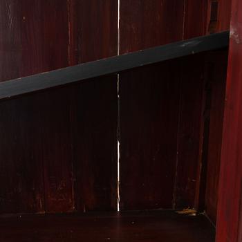 A Russian display cabinet from the first half of the 19th century.
