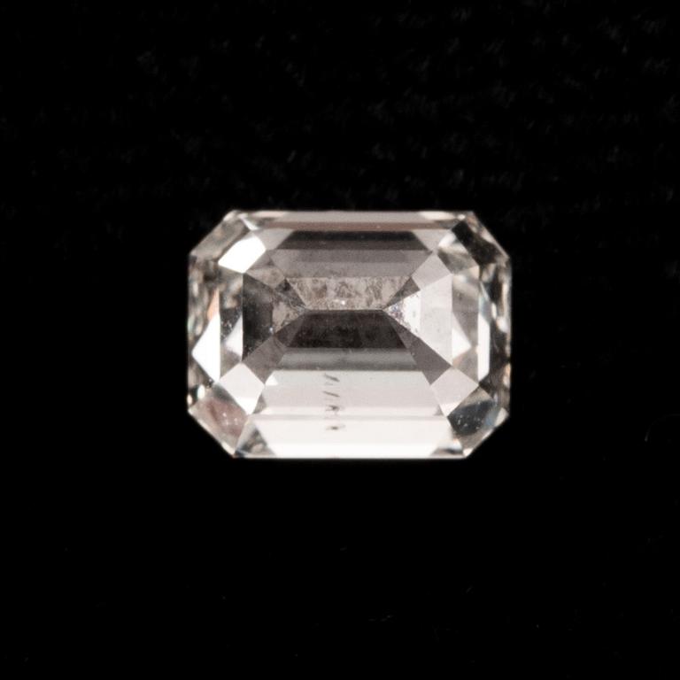 Emerald cut diamond, 0,51 ct, with GIA dossier.