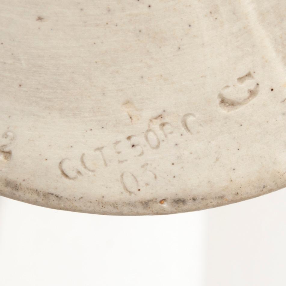 SMÖRBYTTOR, 2 st, och HONUNGSKRUS, stenmassa, flintgods, Gustafsberg och Göteborgs Porslinsfabrik, 1900-talets början.