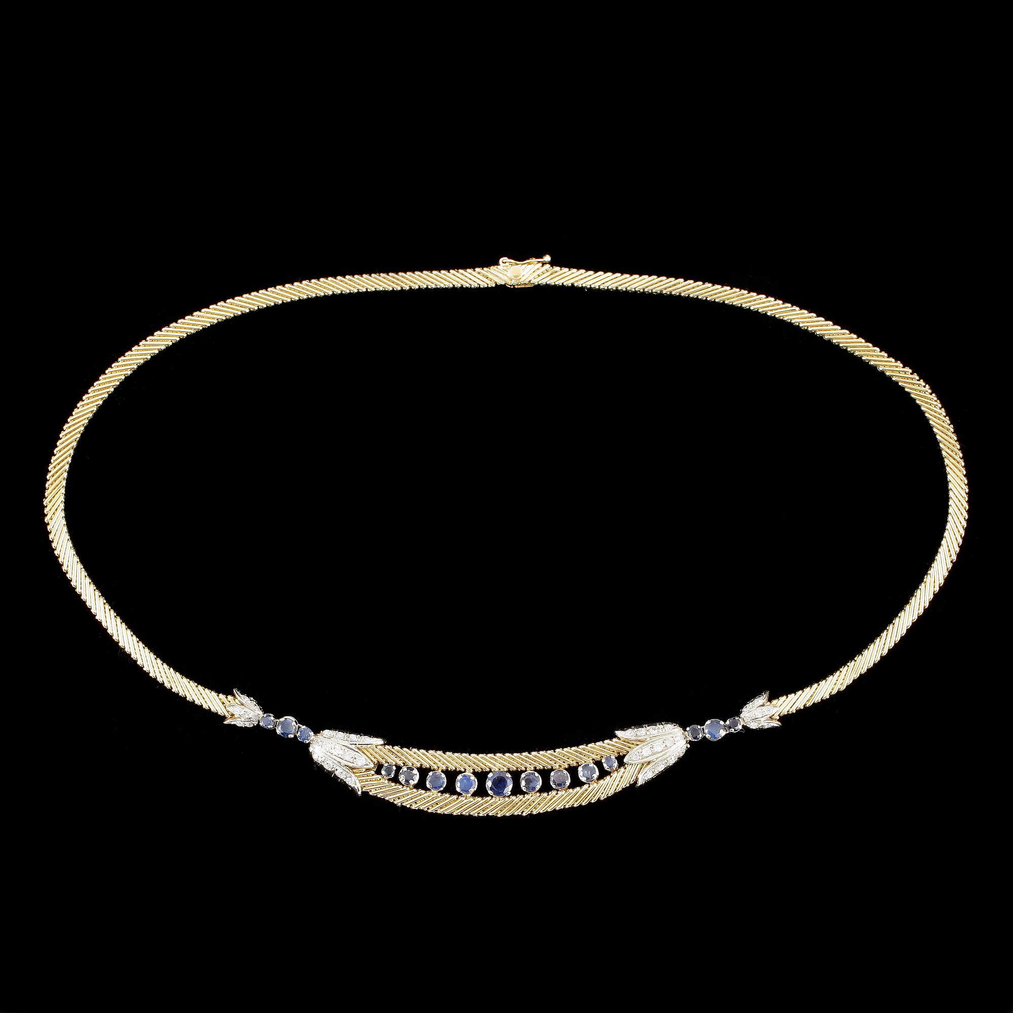 COLLIER, 18k guld, briljantslipade diamanter samt facettslipade safirer. Total vikt ca 36 g.