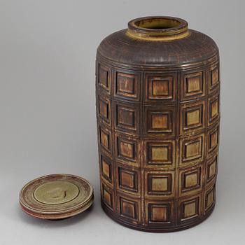 Wilhelm Kåge, a large "Farsta" stoneware jar with cover, Gustavsberg studio, Sweden 1950's.