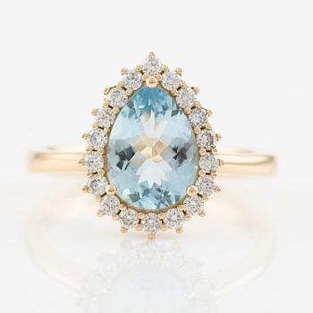 Ring with drop-shaped aquamarine and brilliant-cut diamonds.