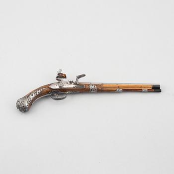 Flintlock pistol, signed Ivan Garatto. Brescia 17th century.