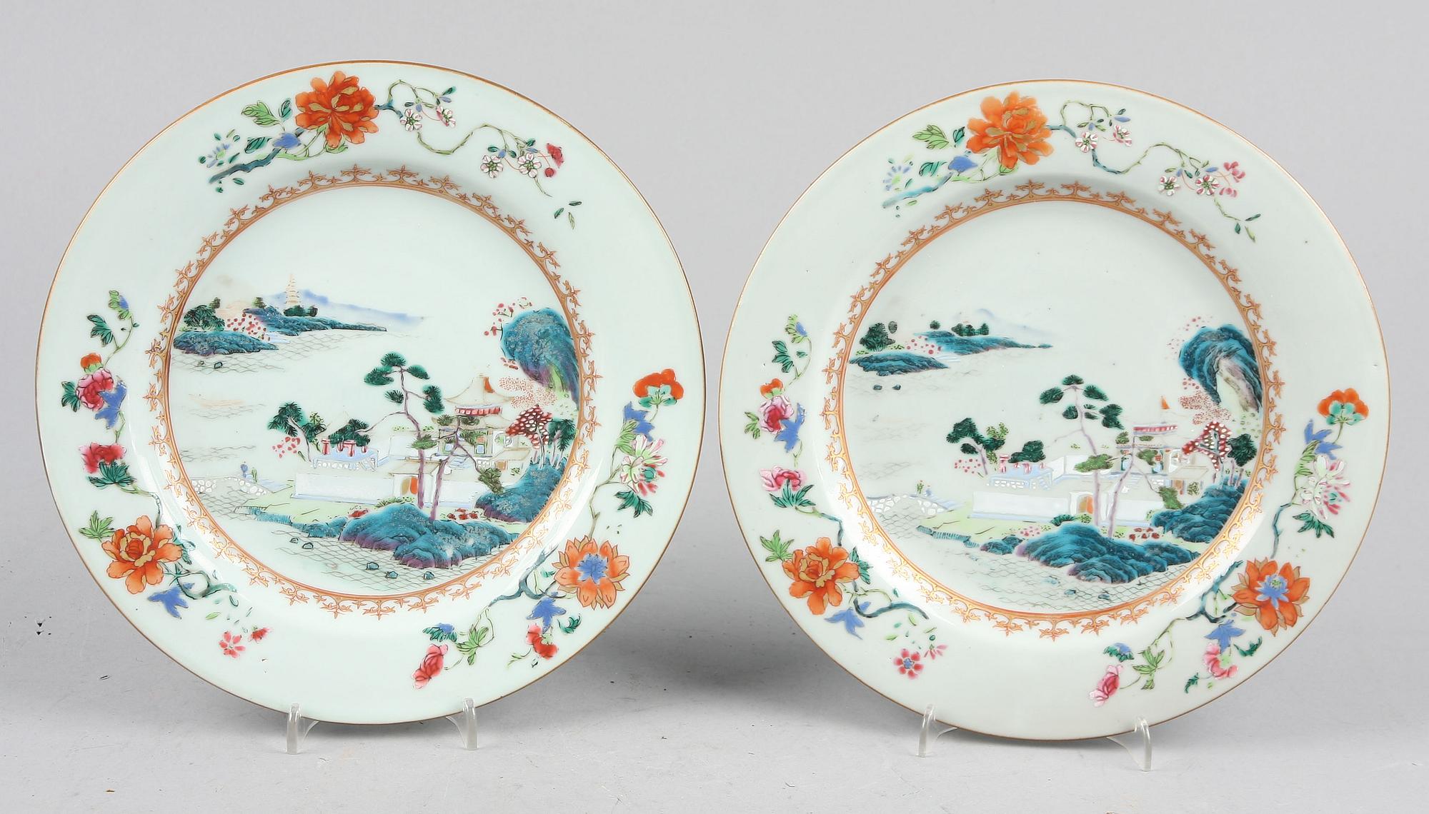 TALLRIKAR, ett par. Kina, Qianlong 1700-tal.