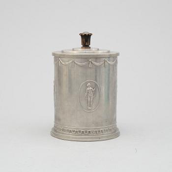 A lidded Swedish Grace pewter jar by Schreuder & Ohlsson, Stockholm, 1928.