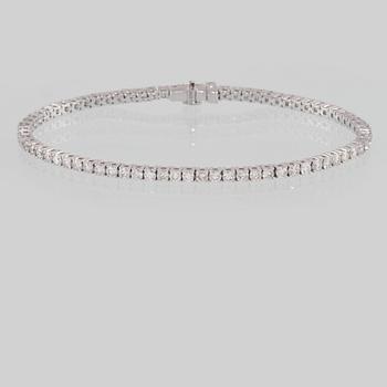 ARMBAND, 18k vitguld med 74 briljantslipade diamanter, 4.03 ct. Vikt 11 g.