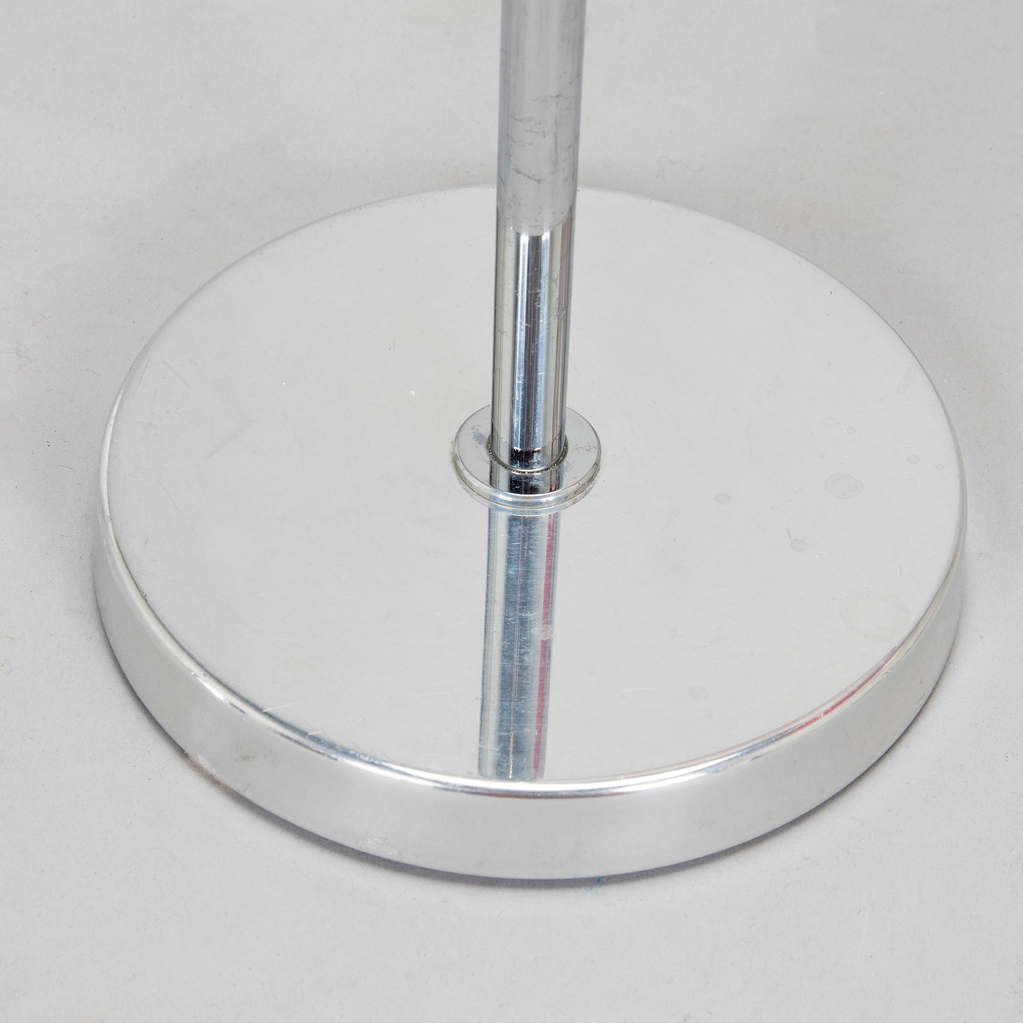 Pöytävalaisinpari malli B-142, Bergboms, 1970/80-luku. Punaiset varjostimet.