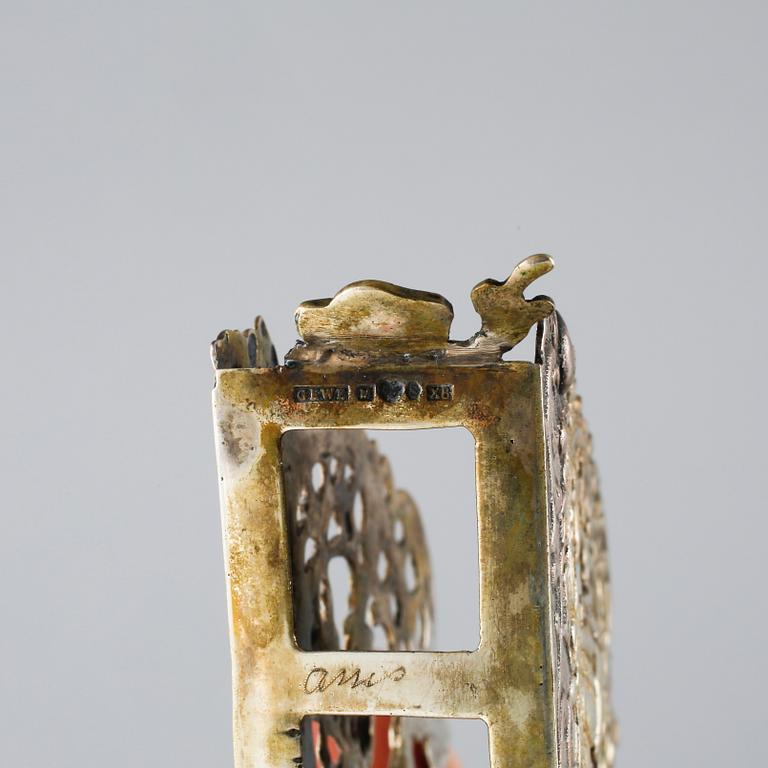 15 pieces of silver from the 19th and 20th century. Weight 684 gram.
