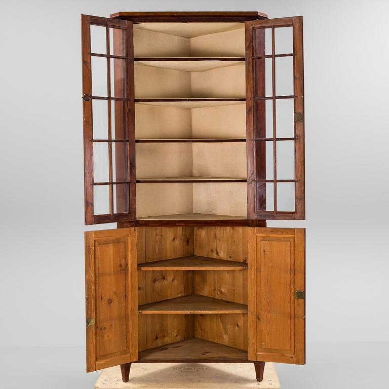 VITRINSKÅP/HÖRNSKÅP, sengustavianskt, 1800-talets första hälft.