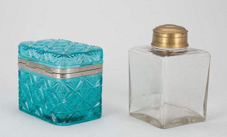 TEDOSOR, 2 st, glas och mässing, Ryssland 1800-tal samt sekelskiftet 1800/1900-tal.