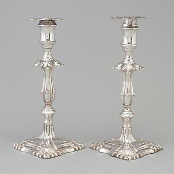 LJUSSTAKAR, ett par, silver, Martin, Hall & Co. London 1889.