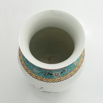 Vase and bowls 2 pcs, China.