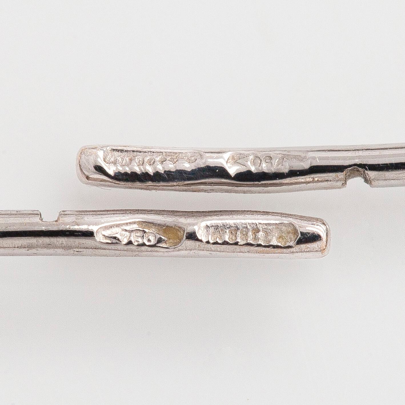 Örhängen, 18K vitguld med briljantslipade diamanter.