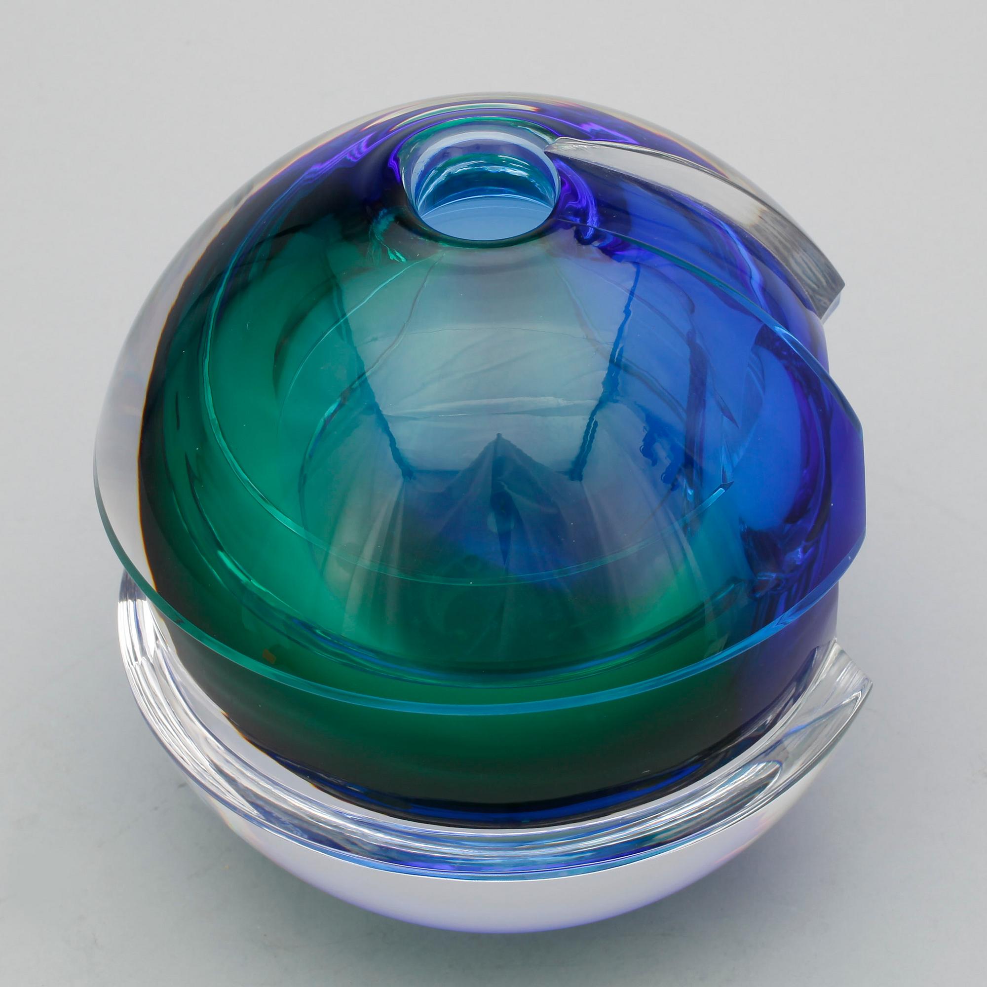 VAS, glas, Erika Lagerbielke, Orrefors Studio, 1998, signerad och numrerad.