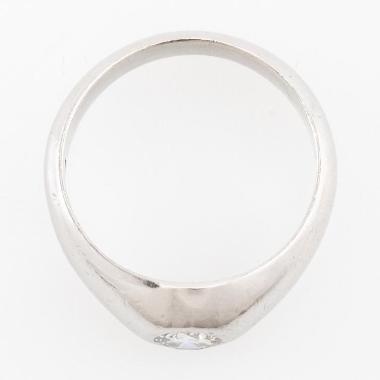 Ring in platinum set with a round brilliant-cut diamond, Harry Hermansson Stockholm 1958.