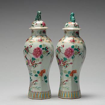 A pair of famille rose vases with cover, Samson, late 19th Century.