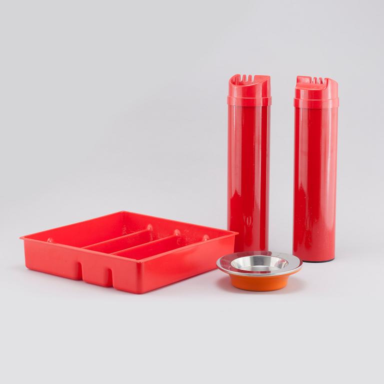 Three ash trays and one cutlery holder, ia designed by Joe Colombo and Gino Columbini for Kartell, 1960/70s.