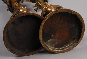 LJUSSTAKAR, ett par, brons, 1800/1900-tal.