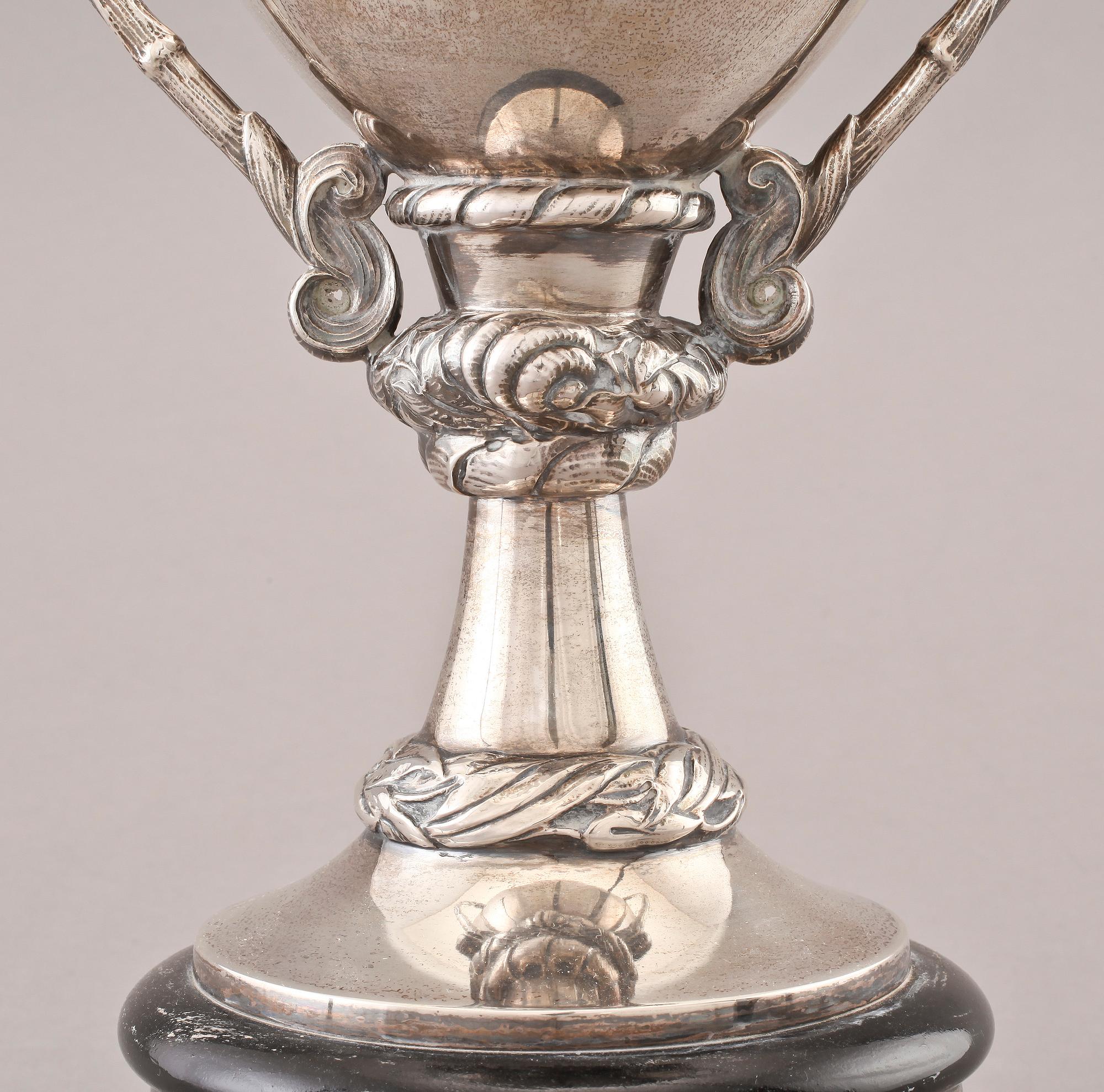 HÄNKELVASER, ett par, silver, C G Hallberg, Stockholm, 1907.