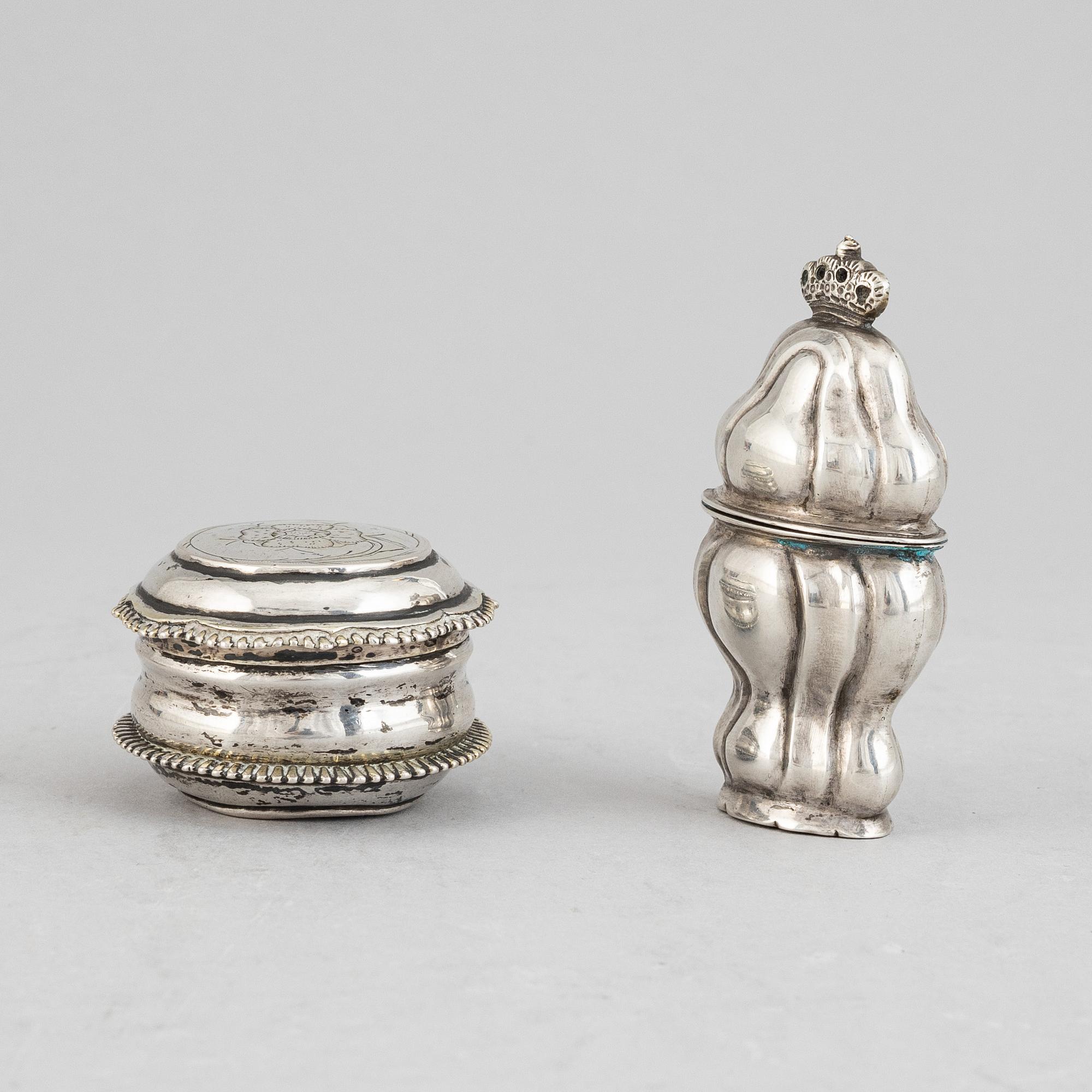Two early 19th century silver snuff boxes.