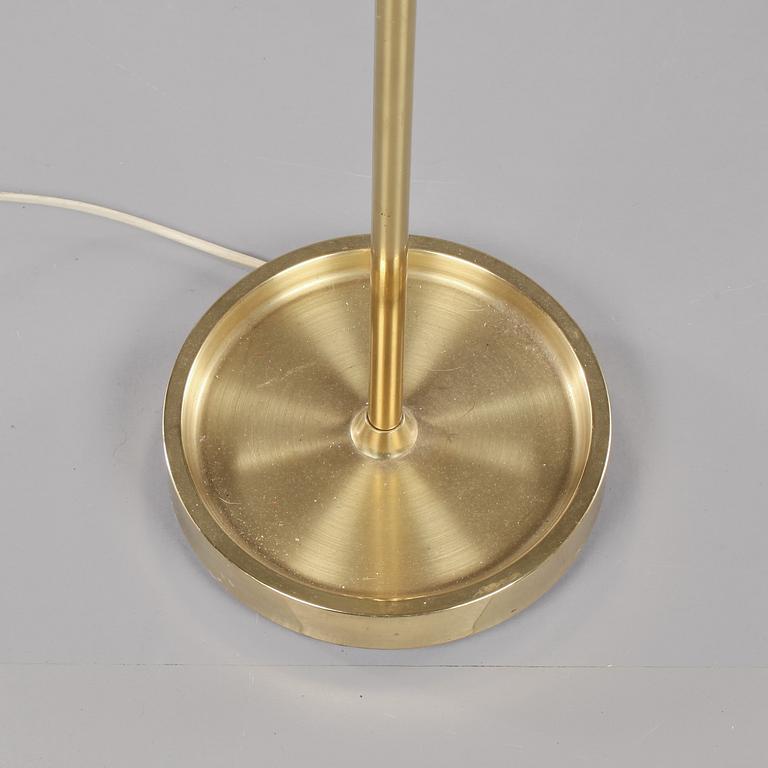 GOLVLAMPOR, ett par, 1900-talets andra hälft.