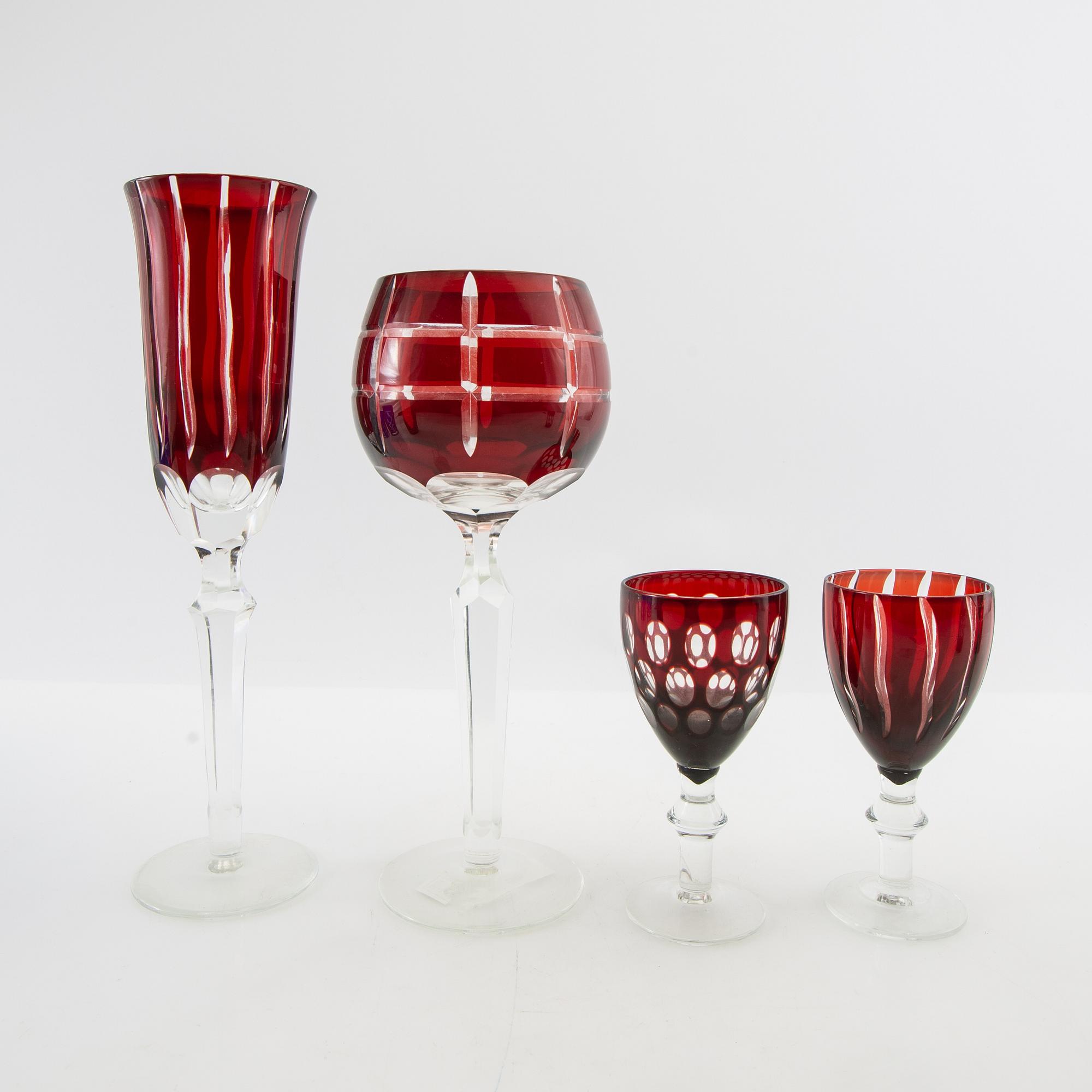 Service 34 pcs late 20th century cut glass.