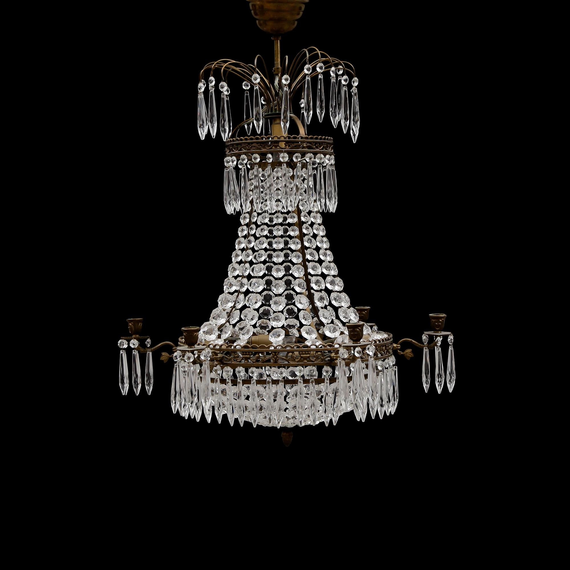 LJUSKRONA, gustaviansk stil, 1900-talets andra hälft. Höjd 65 cm.
