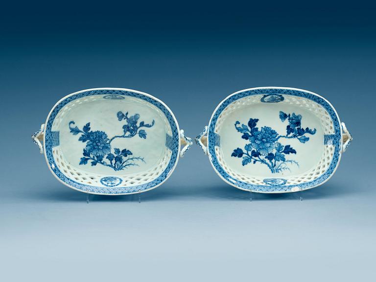 A pair of blue and white chesnut baskets, Qing dynasty, Qianlong (1736-95).