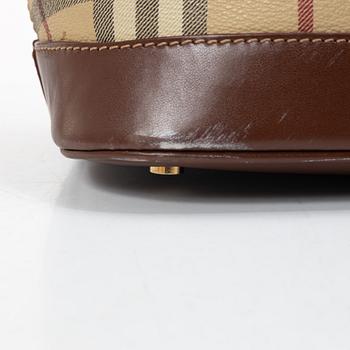 Burberry, väska samt plånbok.