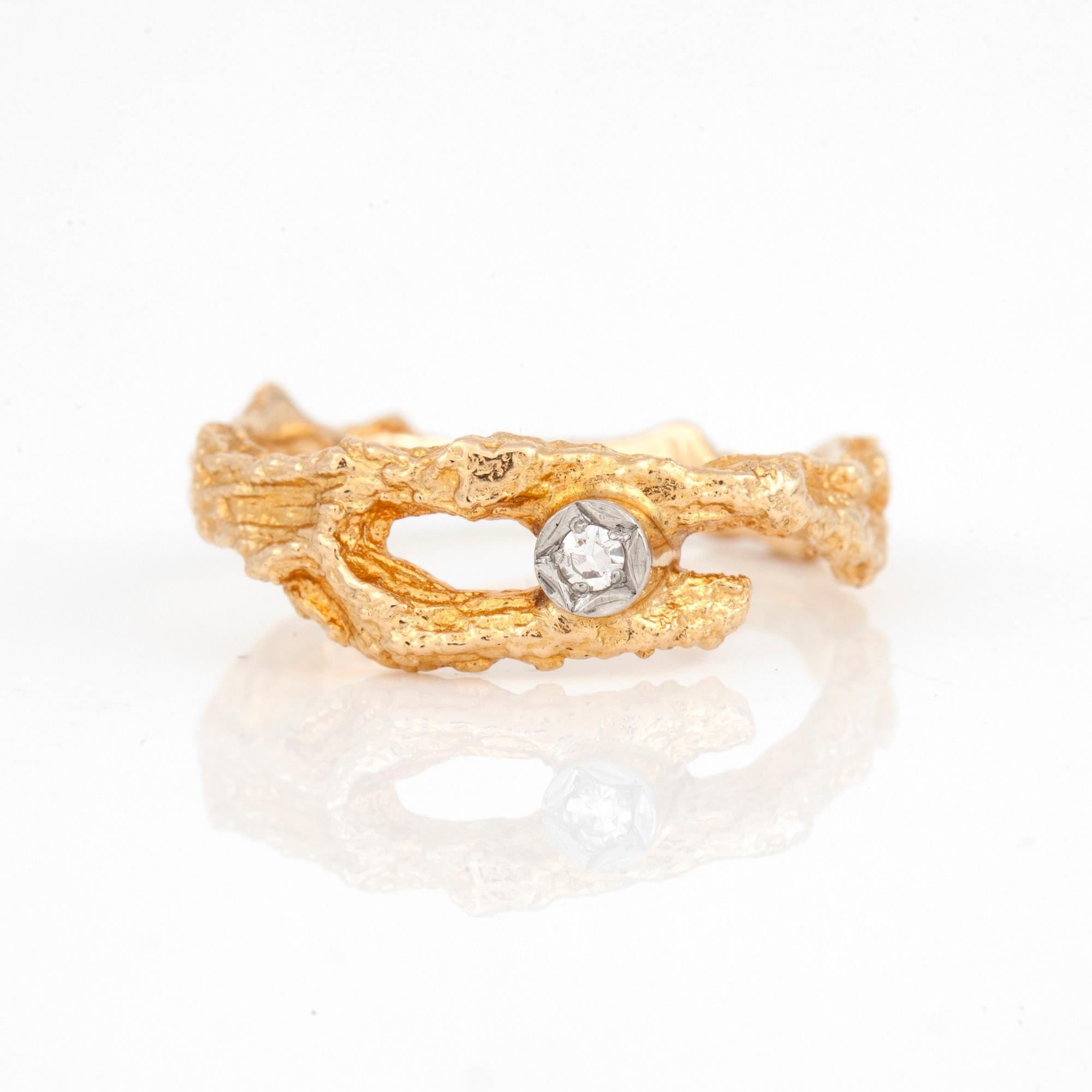 RING, 18K guld med diamant a 0.02 ct. Lapponia, Finland 1975. Total vikt ca 3,3 g.