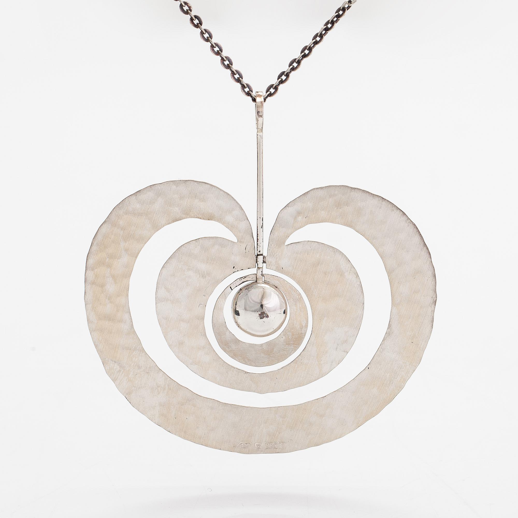 Tapio Wirkkala, halsband "Äpple", sterlingsilver, Kultakeskus, Tavastehus 1975.